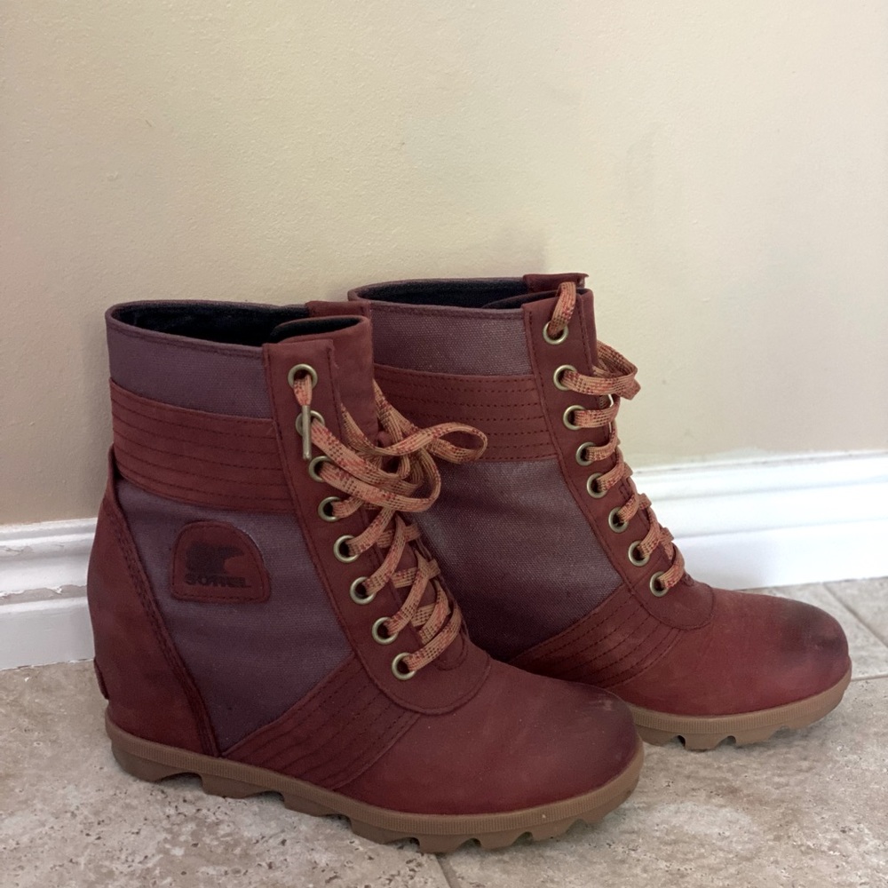 Women’s Sorel Lexie Wedge Boots / SIZE 9.5